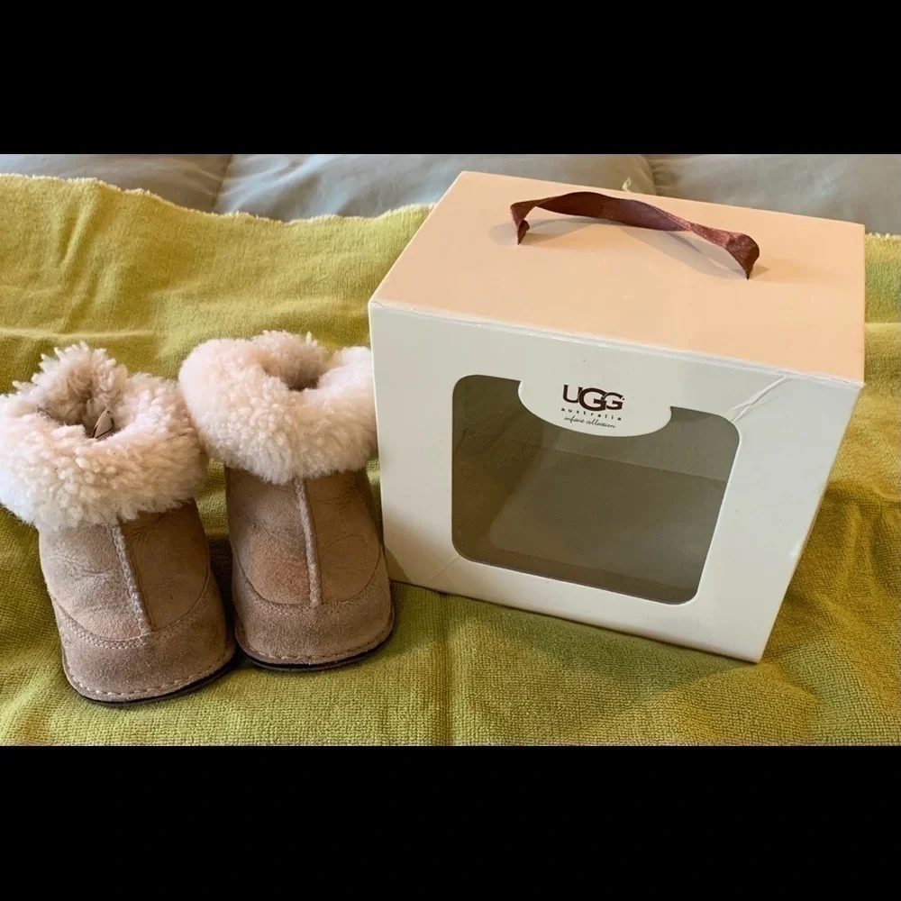 UGG’s Infant size M. Includes box. Used/still cute​​​​​​​​​​​​​​​​​​​​